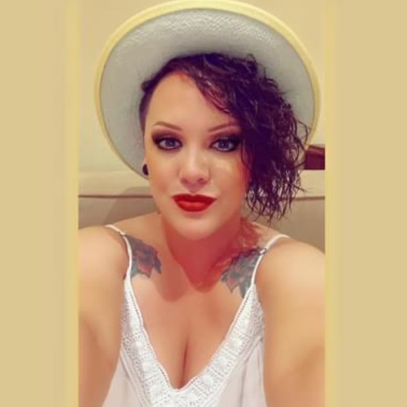 HELLO EVERYONE! ✌🏻❤️👜 - Picture 2 of 9